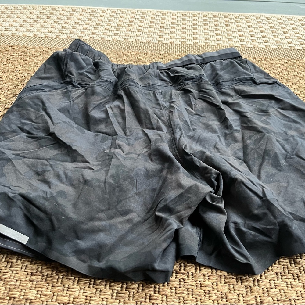 Men’s Lululemon black gray camouflage lined athletic shorts size Med or Lg?